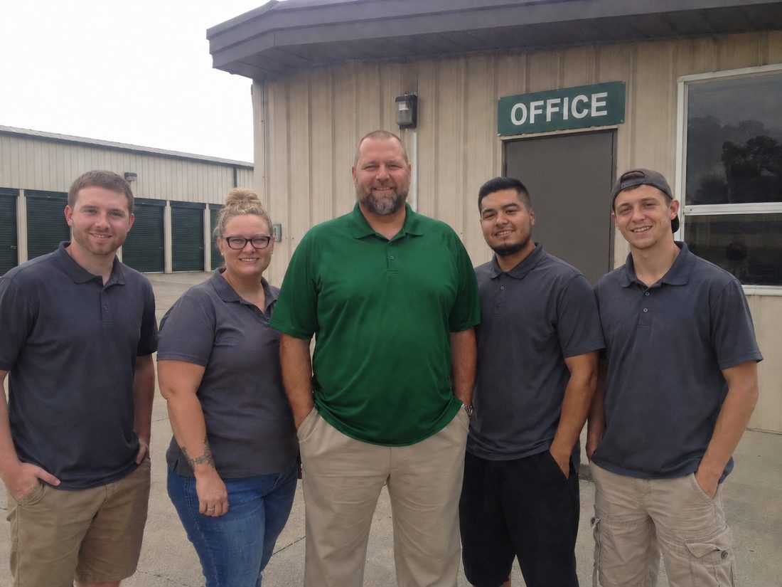 Pest control professionals in Coon Rapids, MN